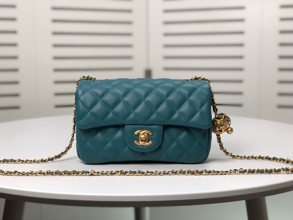 シャネルバッグ正面デザイン